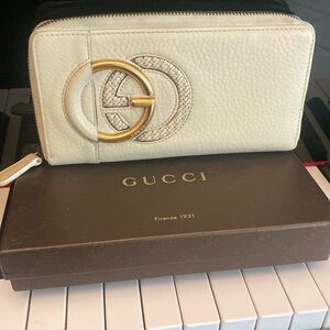 RARE EUC Gucci Zip Around Wallet